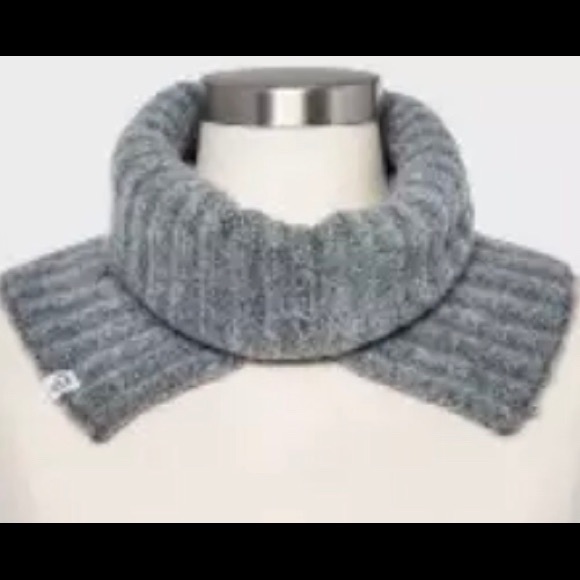 Universal Thread Women’s Knit Collar Scarf NWT - Picture 2 of 2